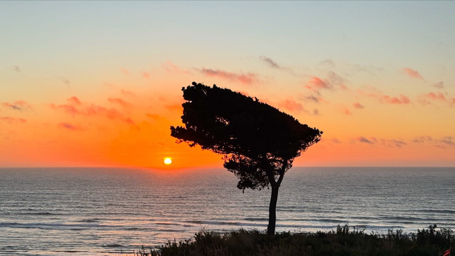 Sunset over the Pacific Ocean at Bandon Point on the Oregon Coast